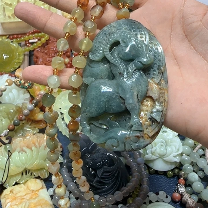 未镶嵌蛇纹石玉吊坠