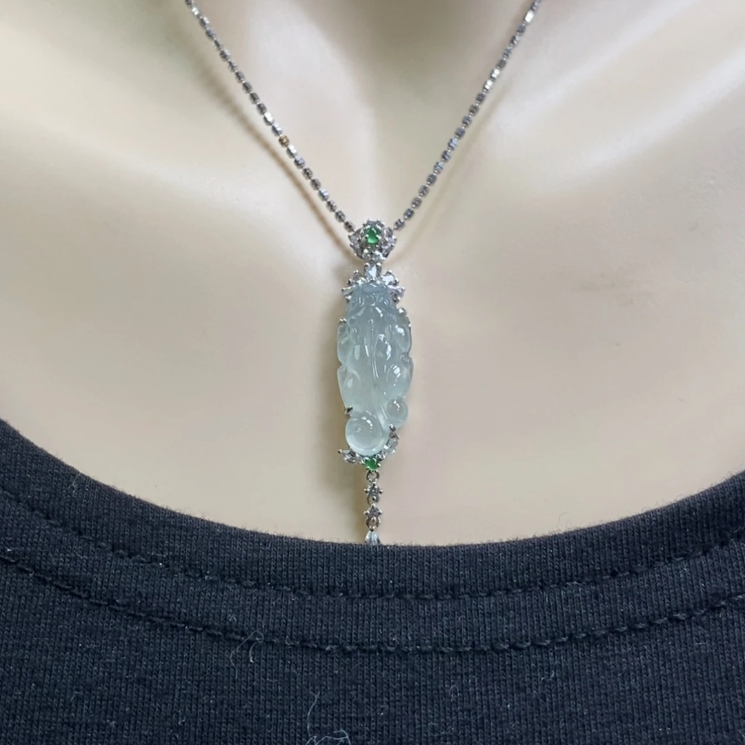 翡翠18K金镶嵌颈饰