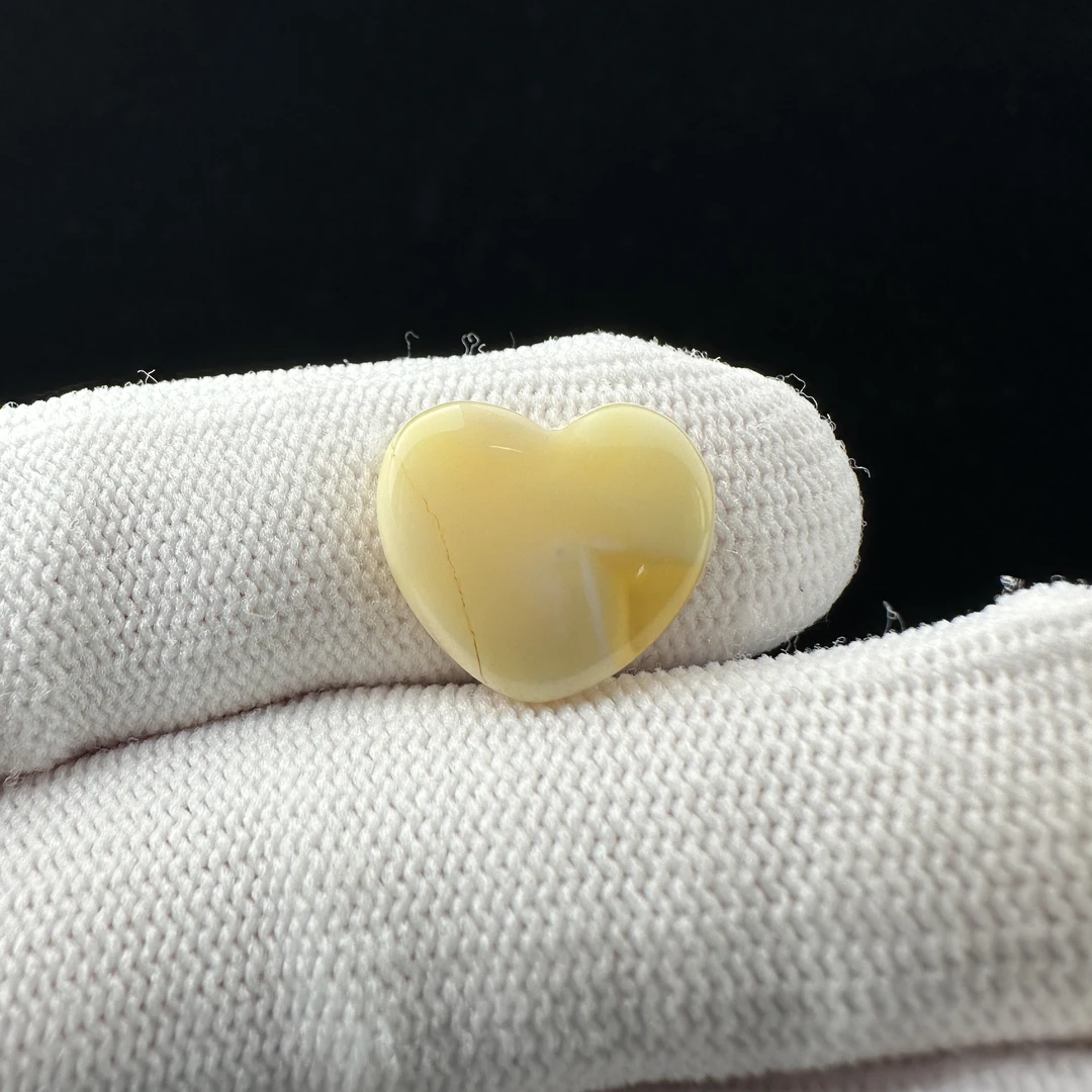 B6466天然蜜蜡俄料爱心14*13*5mm 一物一图 实物拍摄 假一罚十