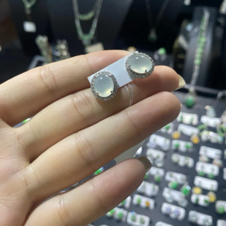 天然缅甸翡翠A货白冰蛋面大颗粒耳钉