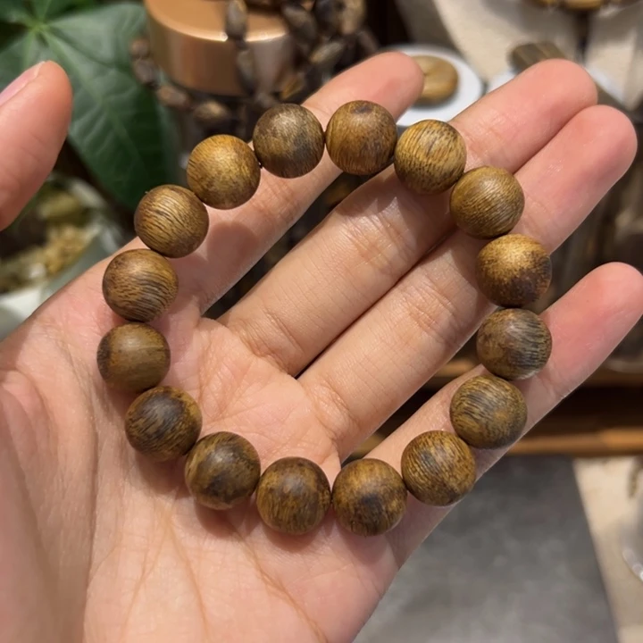 小***闹沉香沉香碎屑1.2圆珠