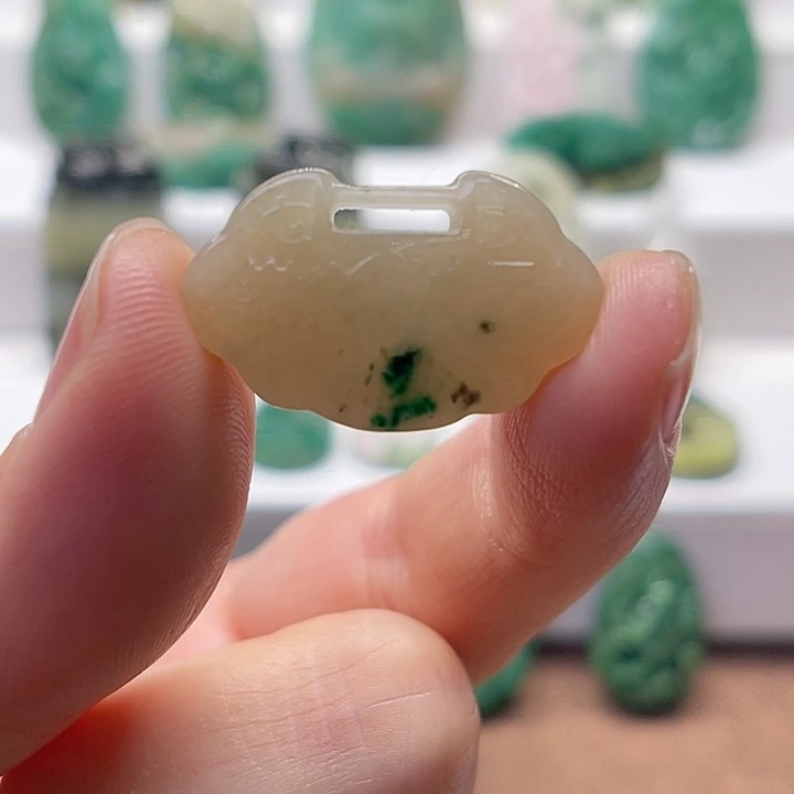 独山玉未镶嵌颈饰