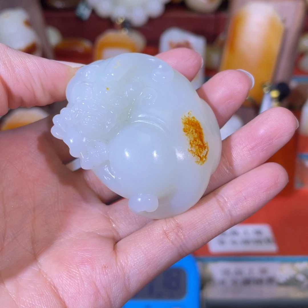 维***。和田玉未镶嵌把件