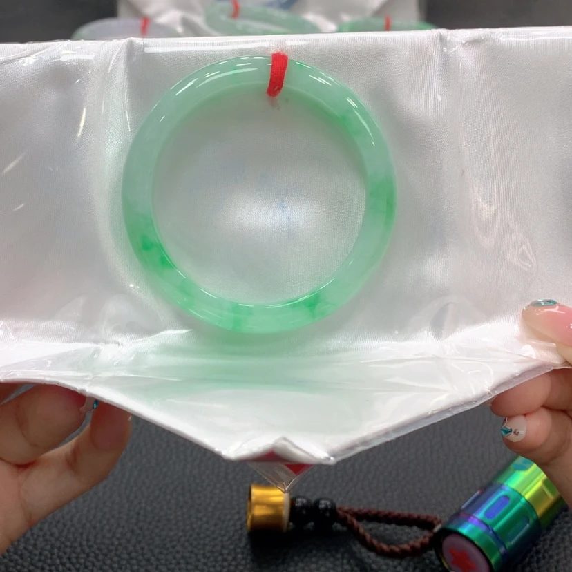 【闪购商品】翡翠手镯未镶嵌小*静翡翠