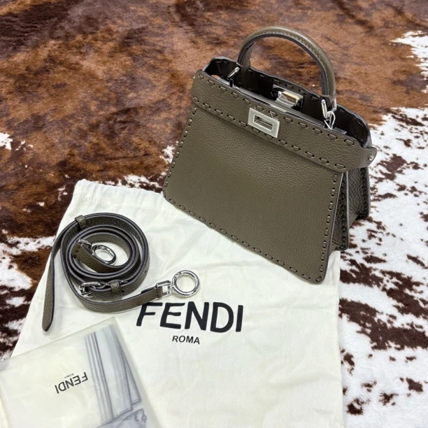 99新 FENDI/芬迪 新款 mini peekaboo手提斜挎包ww