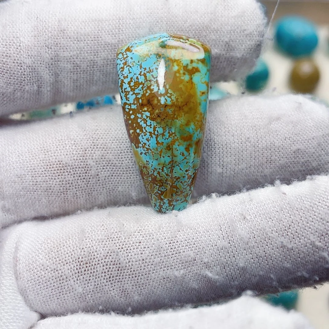 绿松石未镶嵌饰品