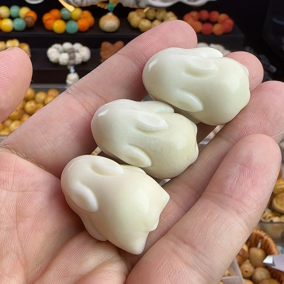 菩提根/象牙果吊坠瑕疵卡30尺寸趴趴兔4颗