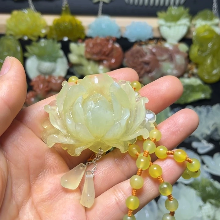蛇纹石玉未镶嵌颈饰