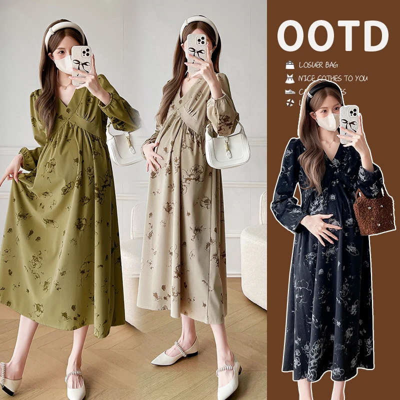 2025早春新款甜美气质温柔风灯芯绒V领印花工艺连衣裙大码春秋