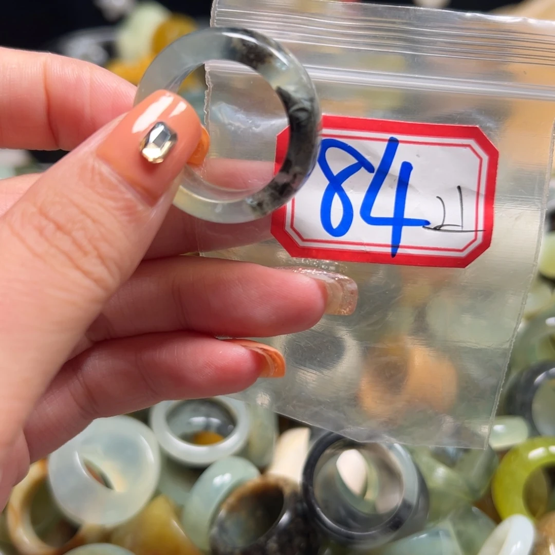 王***宾蛇纹石玉未镶嵌戒指