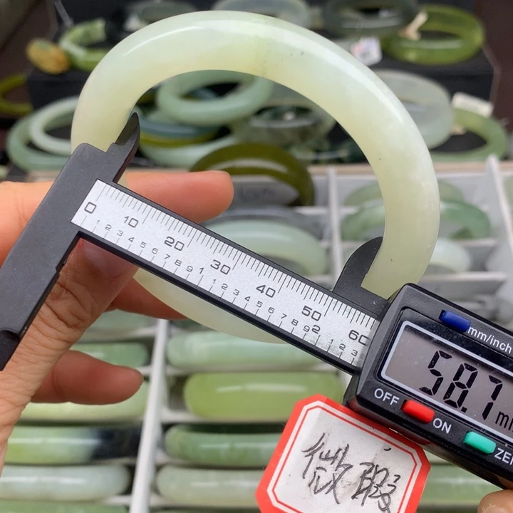 蛇纹石玉未镶嵌手镯636