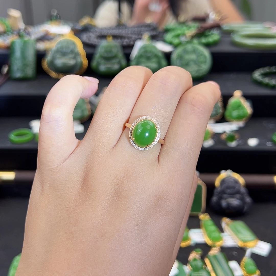 和田玉18K金镶嵌戒指苹果绿蛋面12*10