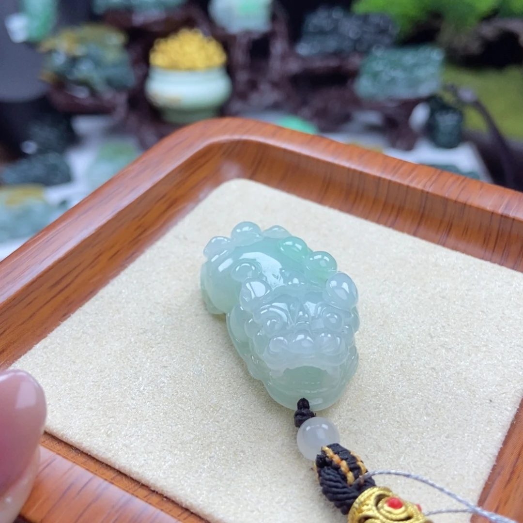 颈饰未镶嵌翡翠A36 果绿大肚貔貅