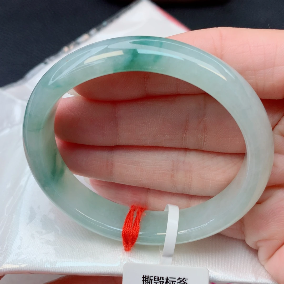 翡翠未镶嵌手镯56贵妃 糯化飘绿花