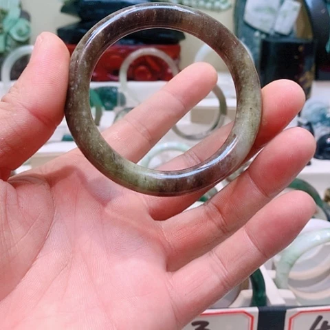 未镶嵌独山玉手镯