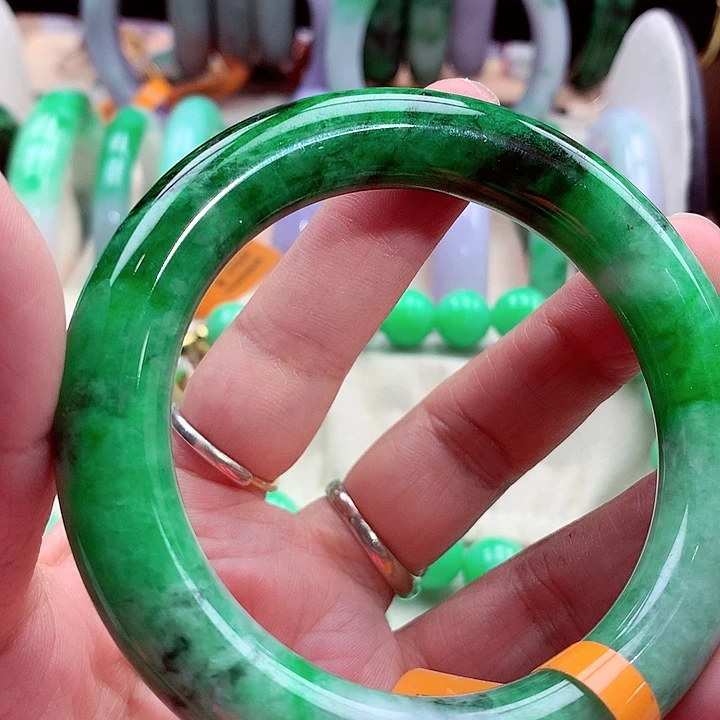 翡翠未镶嵌手镯翡翠