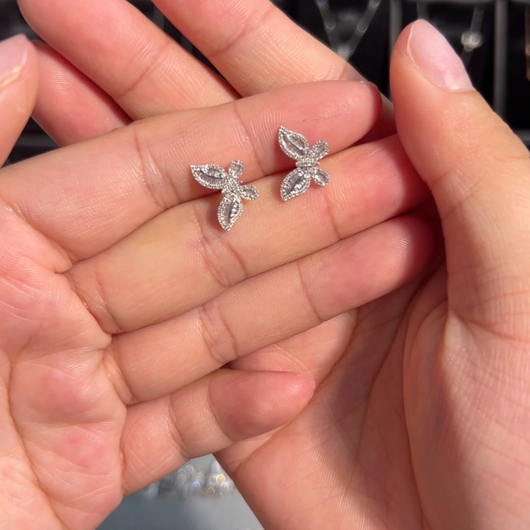 18K金镶嵌耳饰钻石蝴蝶仙子耳钉