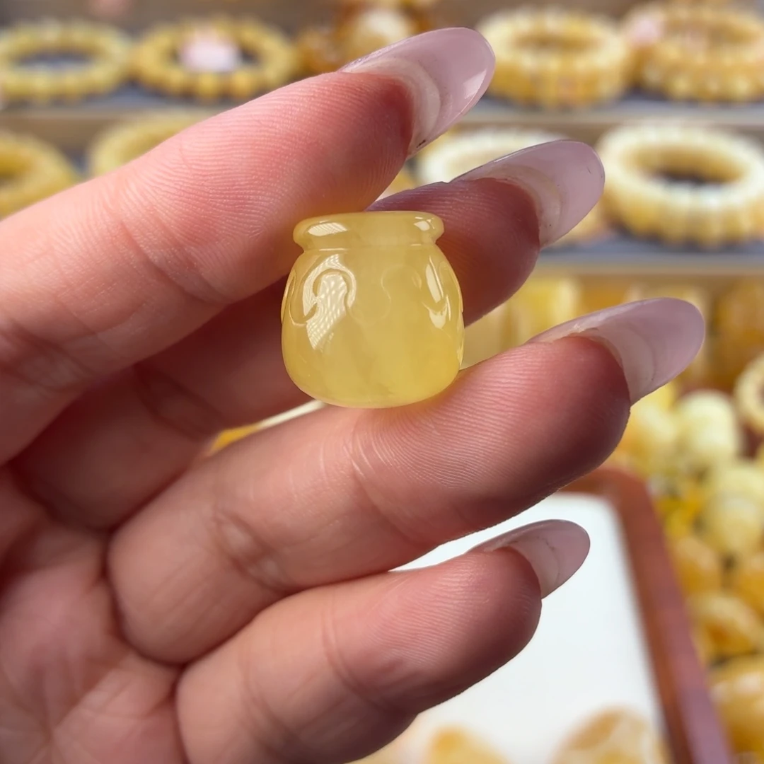 江***-裸石琥珀未镶嵌蜜罐