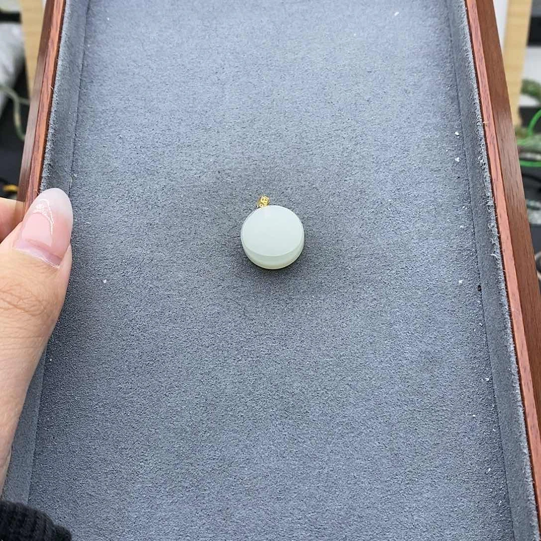 和田玉吊坠(不含链)18K金镶嵌