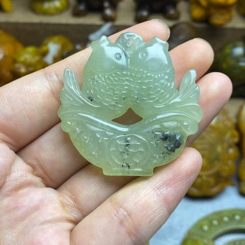 未镶嵌蛇纹石玉颈饰04