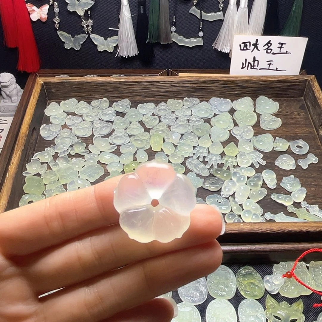 岫玉未镶嵌岫玉花吊坠