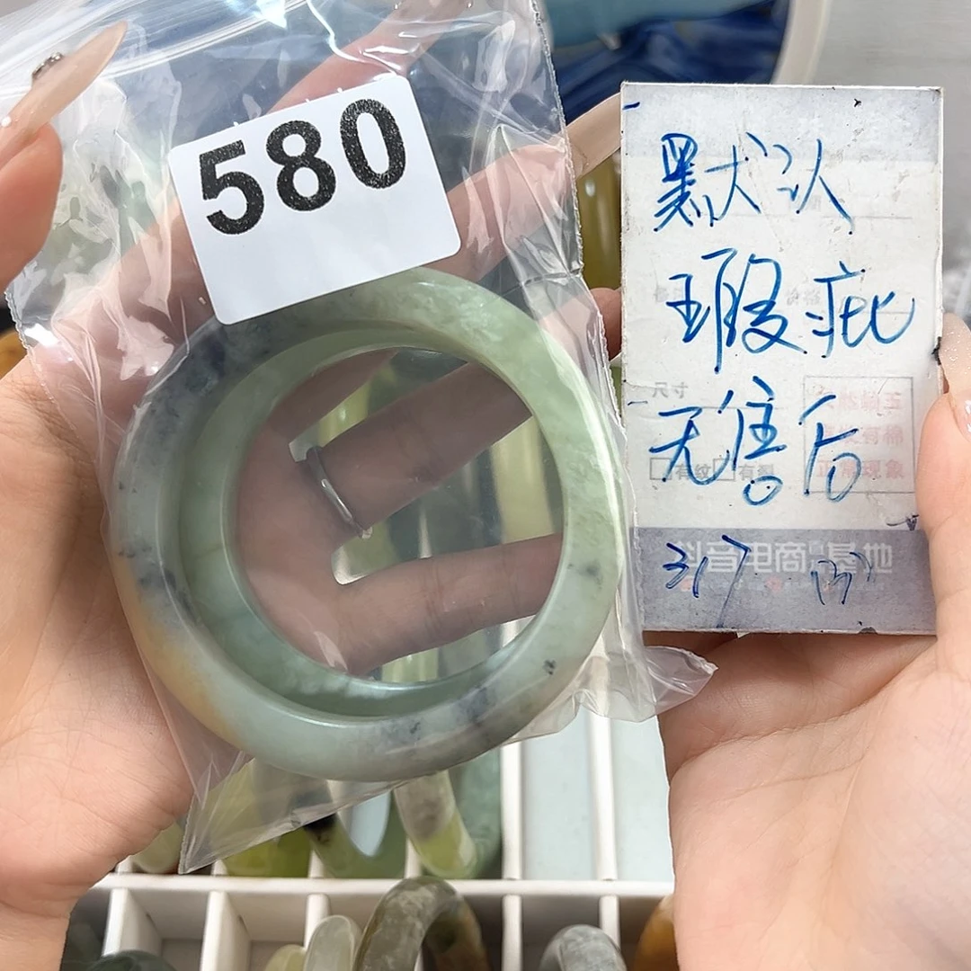 星***猫蛇纹石玉未镶嵌颈饰