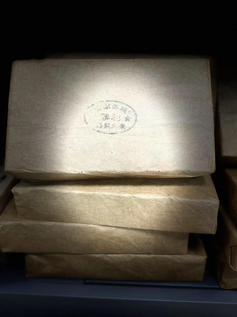 80年代云南江城普洱茶生茶砖1kG