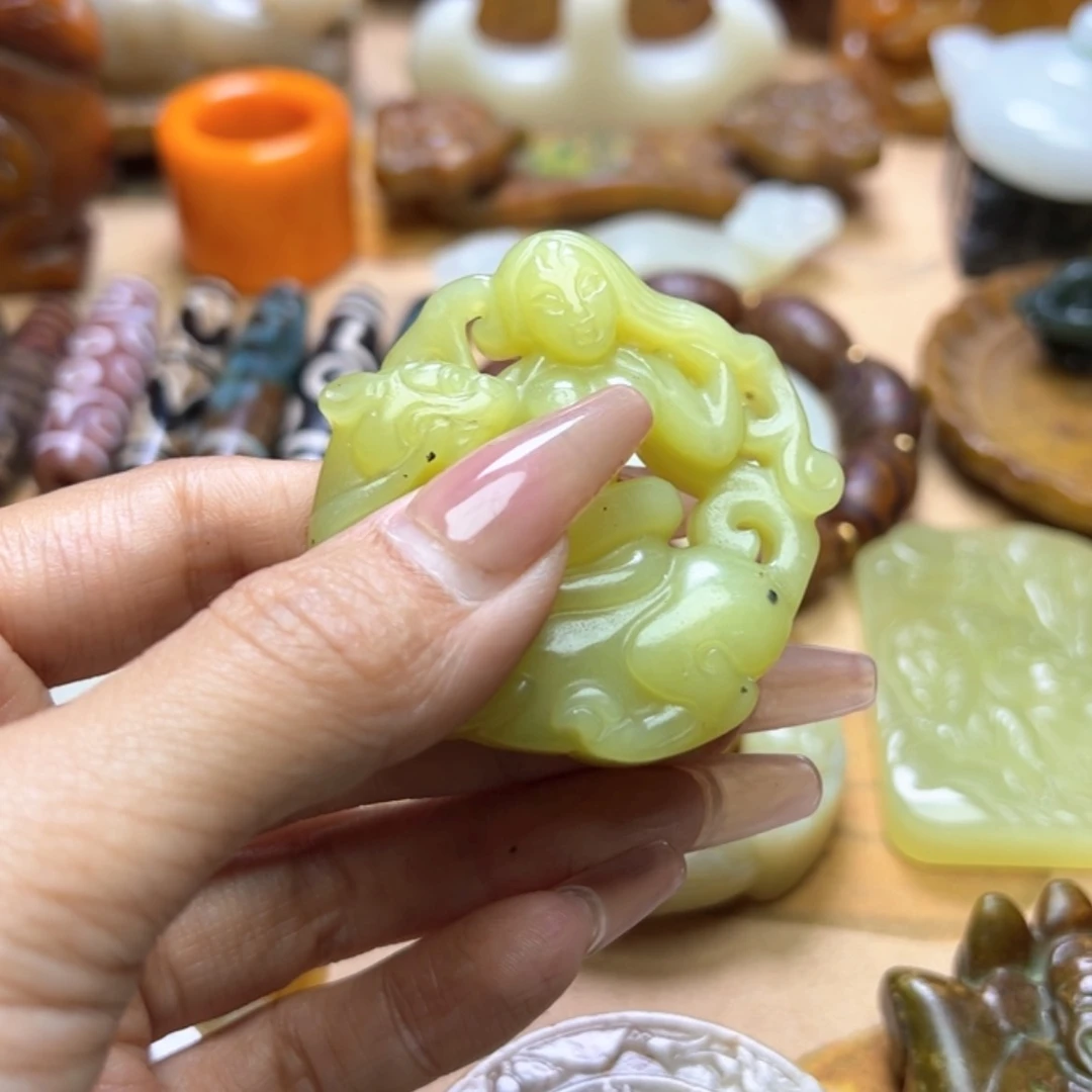 【闪购商品】蛇纹石玉颈饰未镶嵌