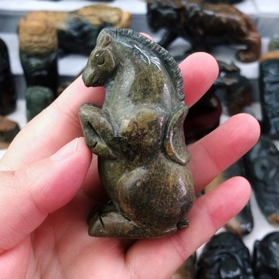 未镶嵌岫岩河磨玉（透闪石质玉）把件