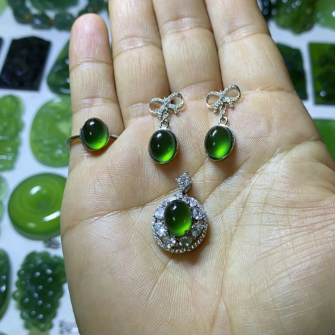 【闪购商品】银S925镶嵌蛇纹石玉颈饰