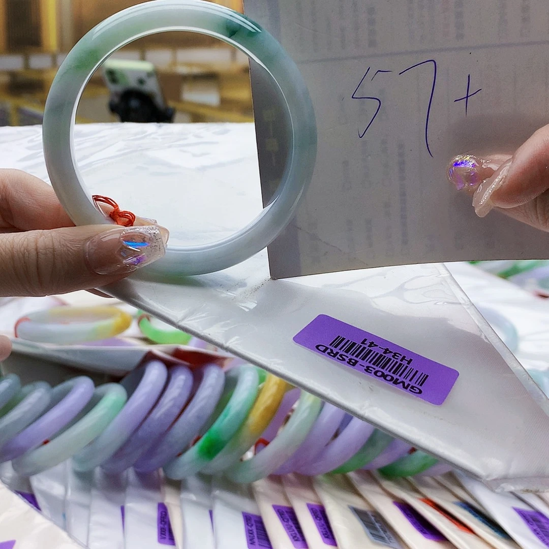 翡翠未镶嵌手镯hk