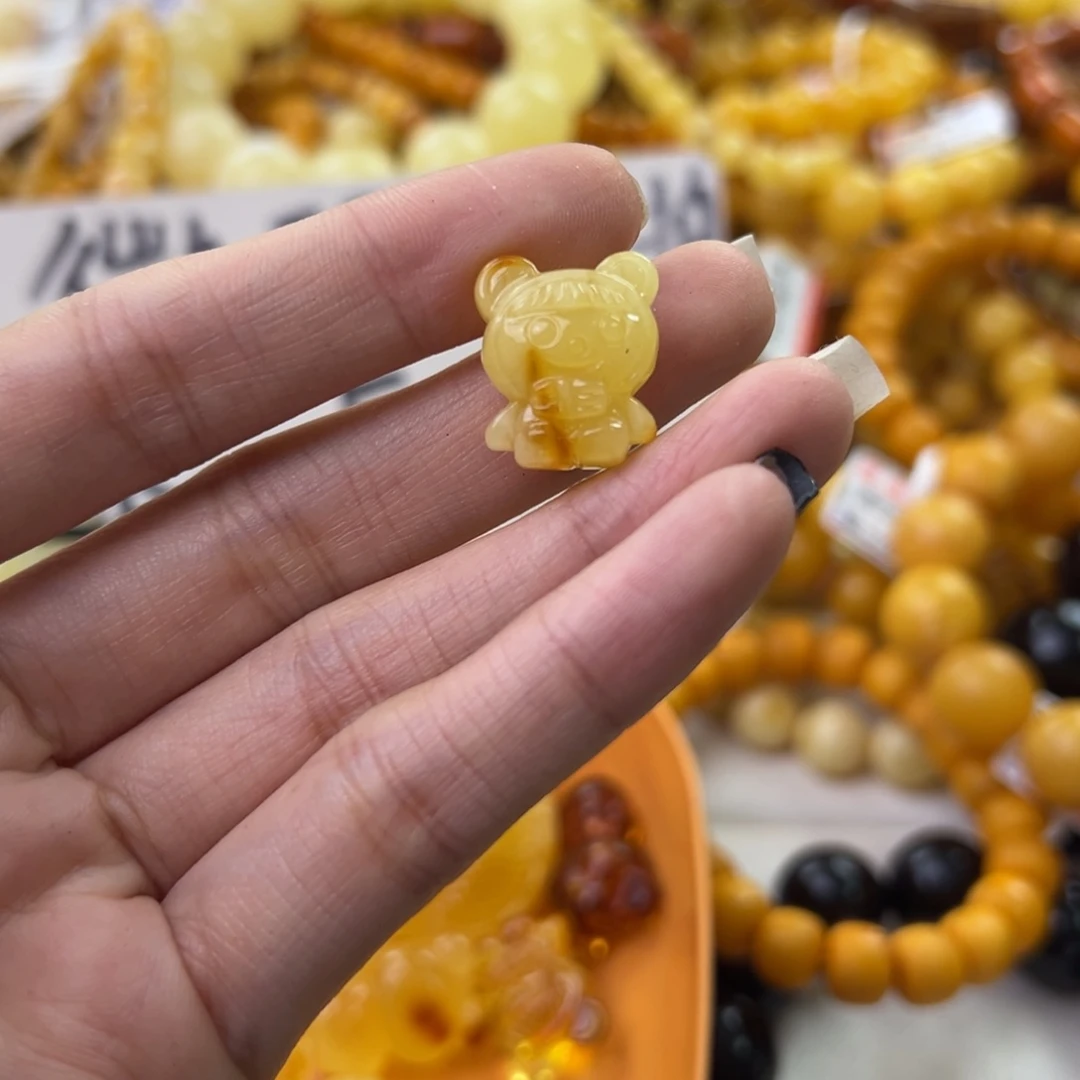 琥珀珠宝奇石未镶嵌