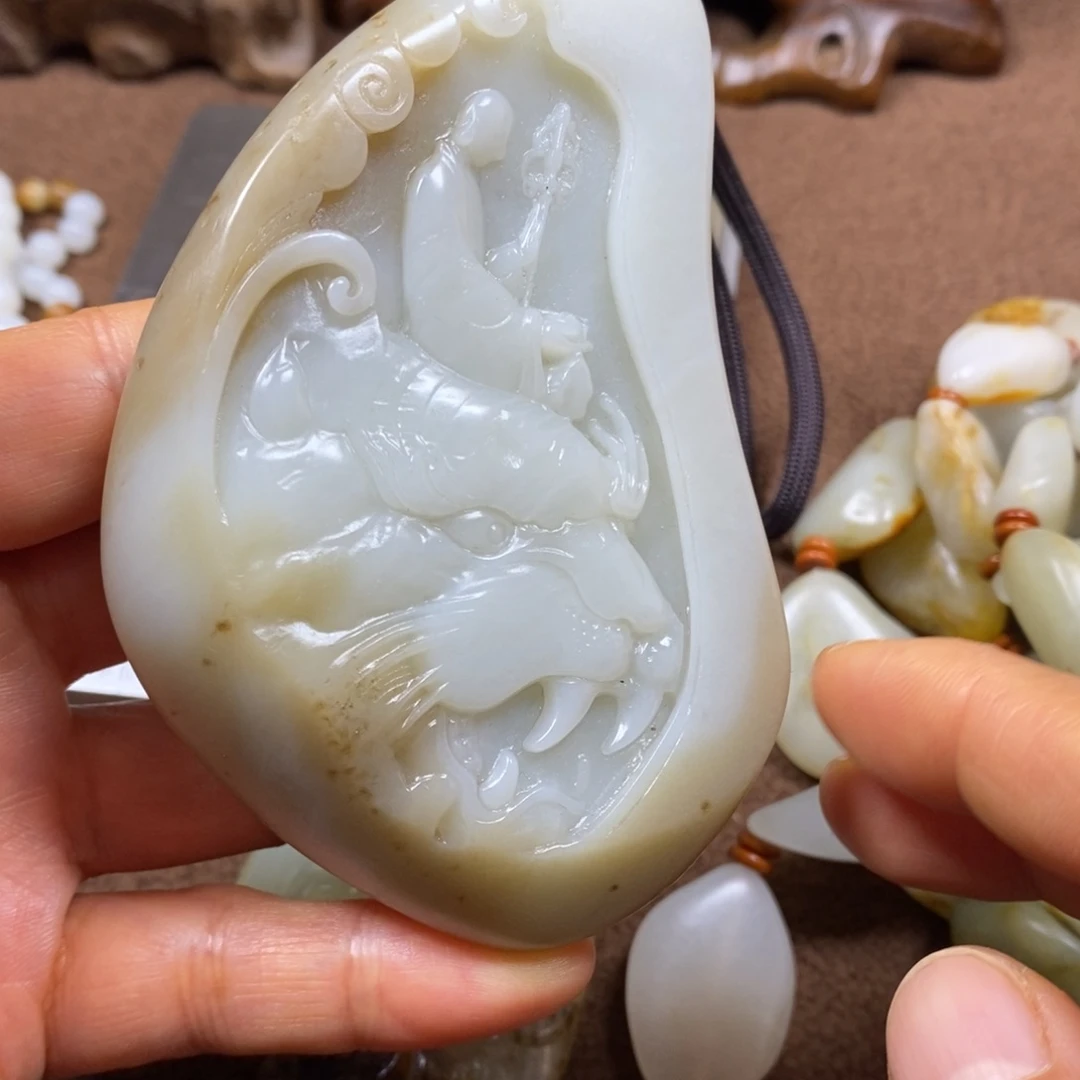 和田玉未镶嵌把件