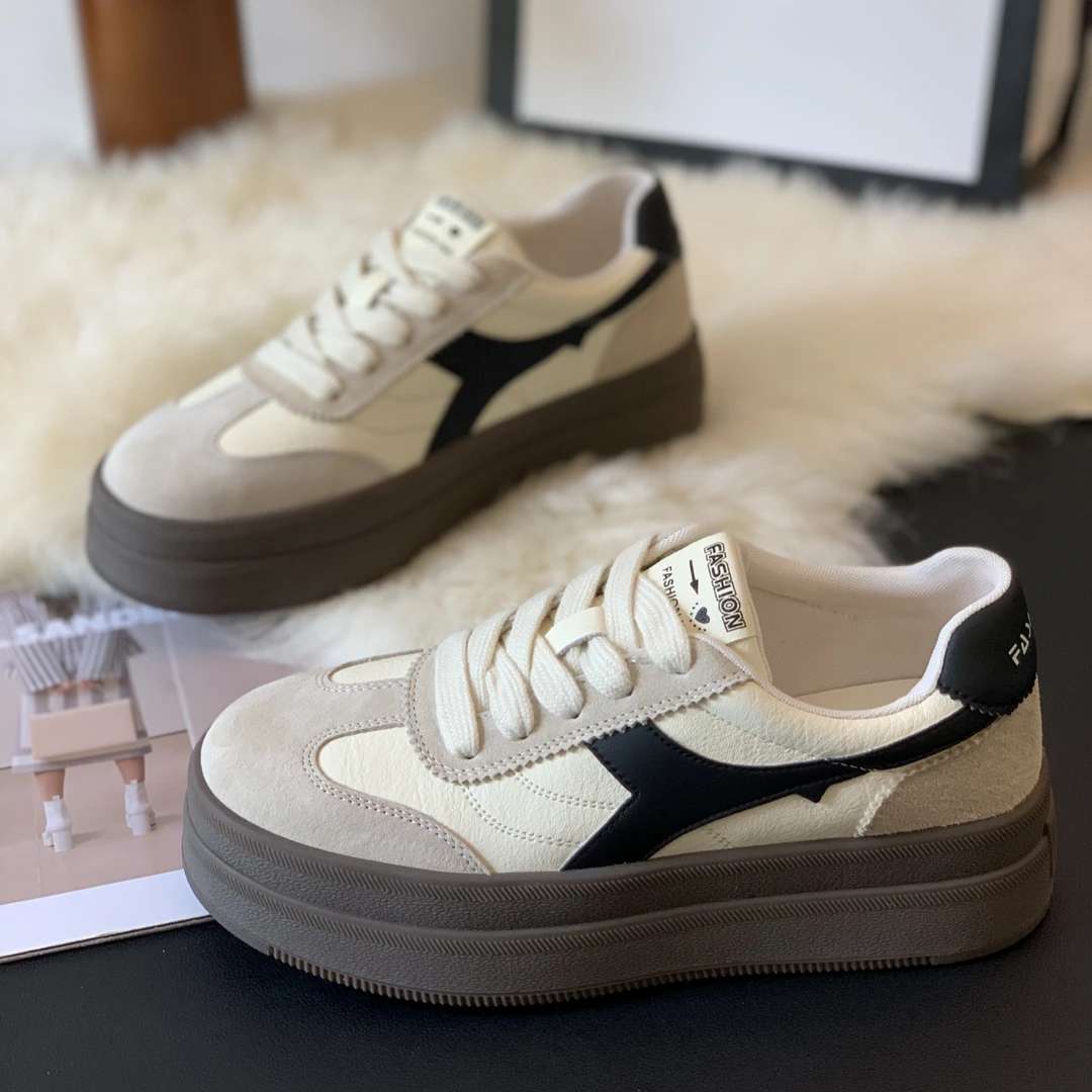 时尚平底复古休闲板鞋女2025秋季新款简约百搭拼色网红爆款德训鞋