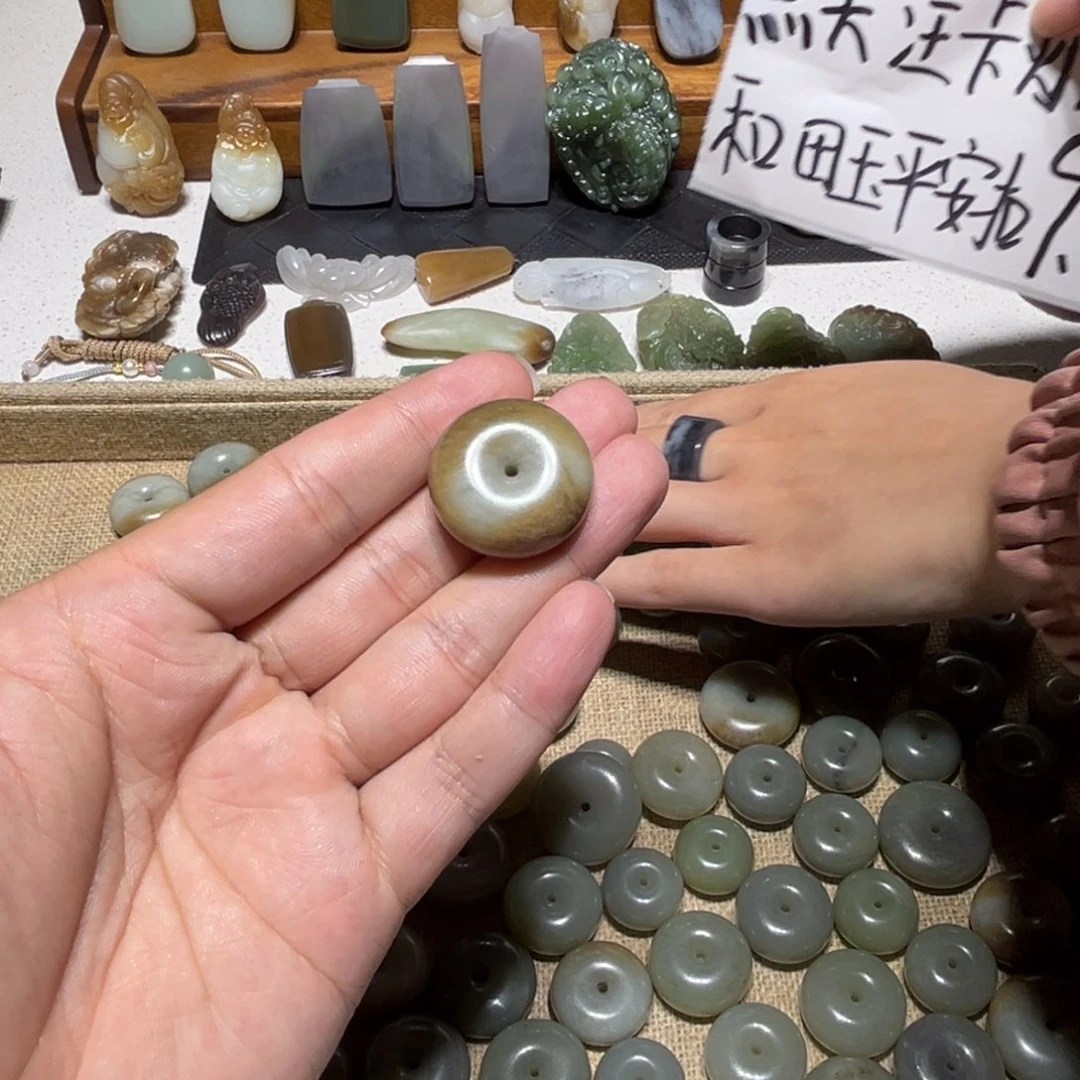 秋***华和田玉未镶嵌颈饰