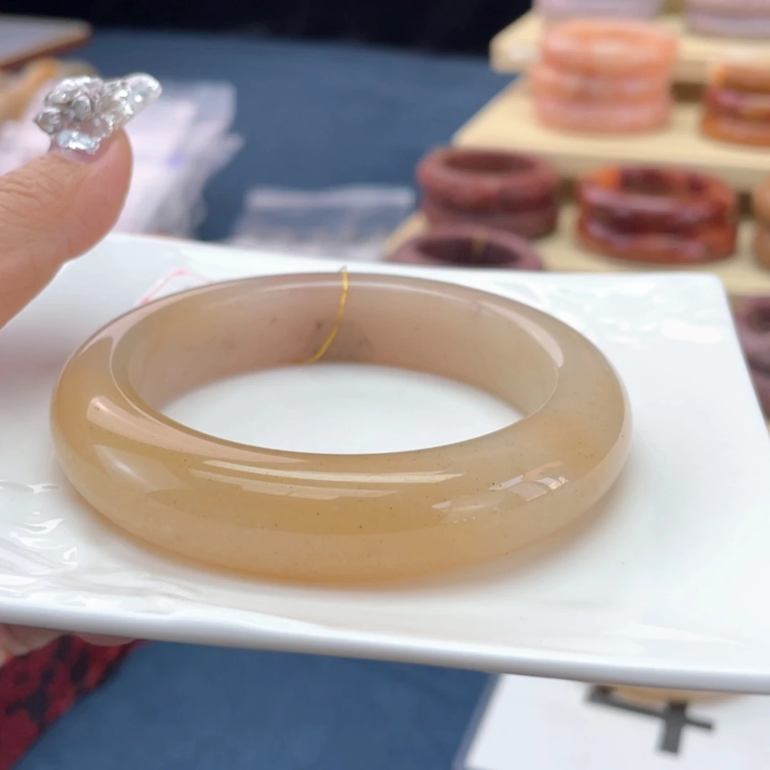 【闪购商品】石英质玉手镯未镶嵌哀*紫