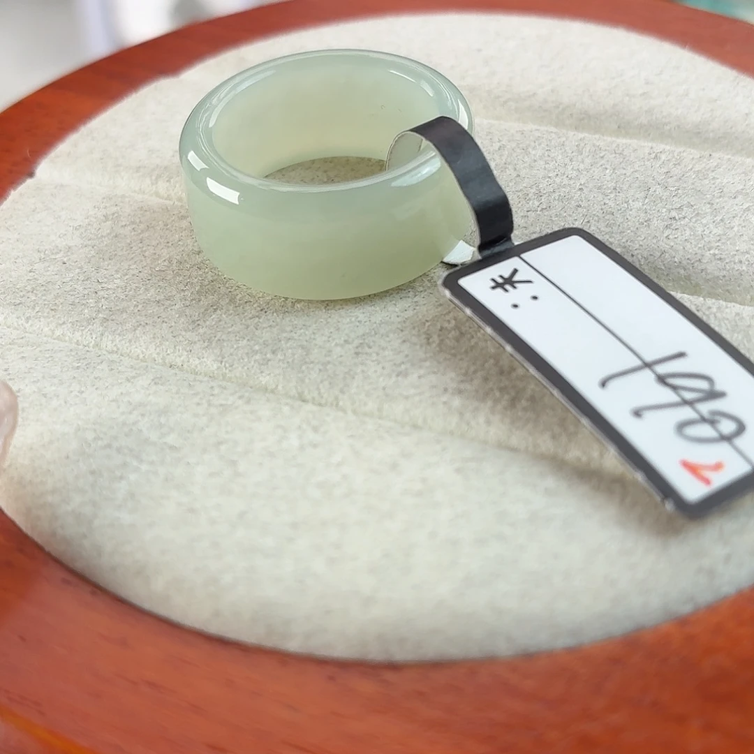 和田玉未镶嵌戒指r66奶蓝窄圆切16.4