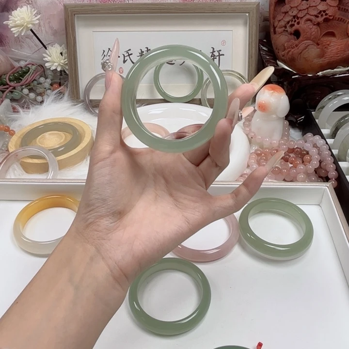 未镶嵌手镯石英质玉