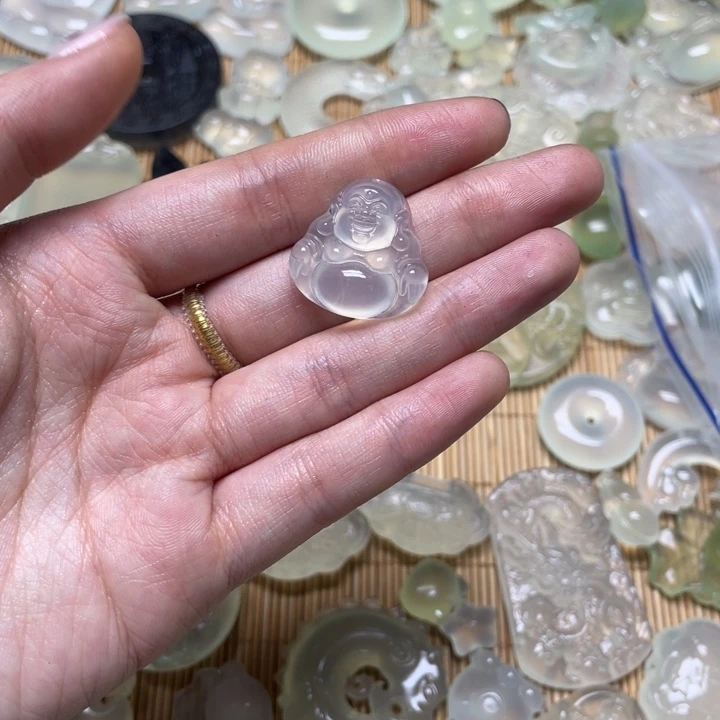 蛇纹石玉颈饰未镶嵌玉**思