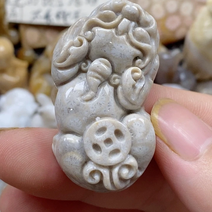 颈饰未镶嵌硅化珊瑚（珊瑚玉）
