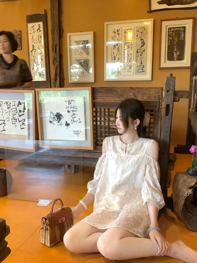 EIA一尧【清风白茶】气质松弛镂空绣花露肩上衣+半裙裤短宽松套装女