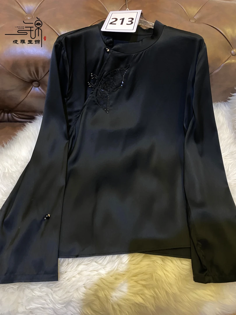 “213”醋酸金属刺绣蝴蝶百搭上衣