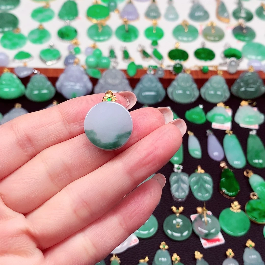 翡翠18K金镶嵌颈饰