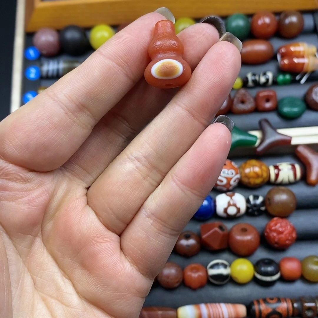 玛瑙/玉髓未镶嵌珠宝半成品乌**娅