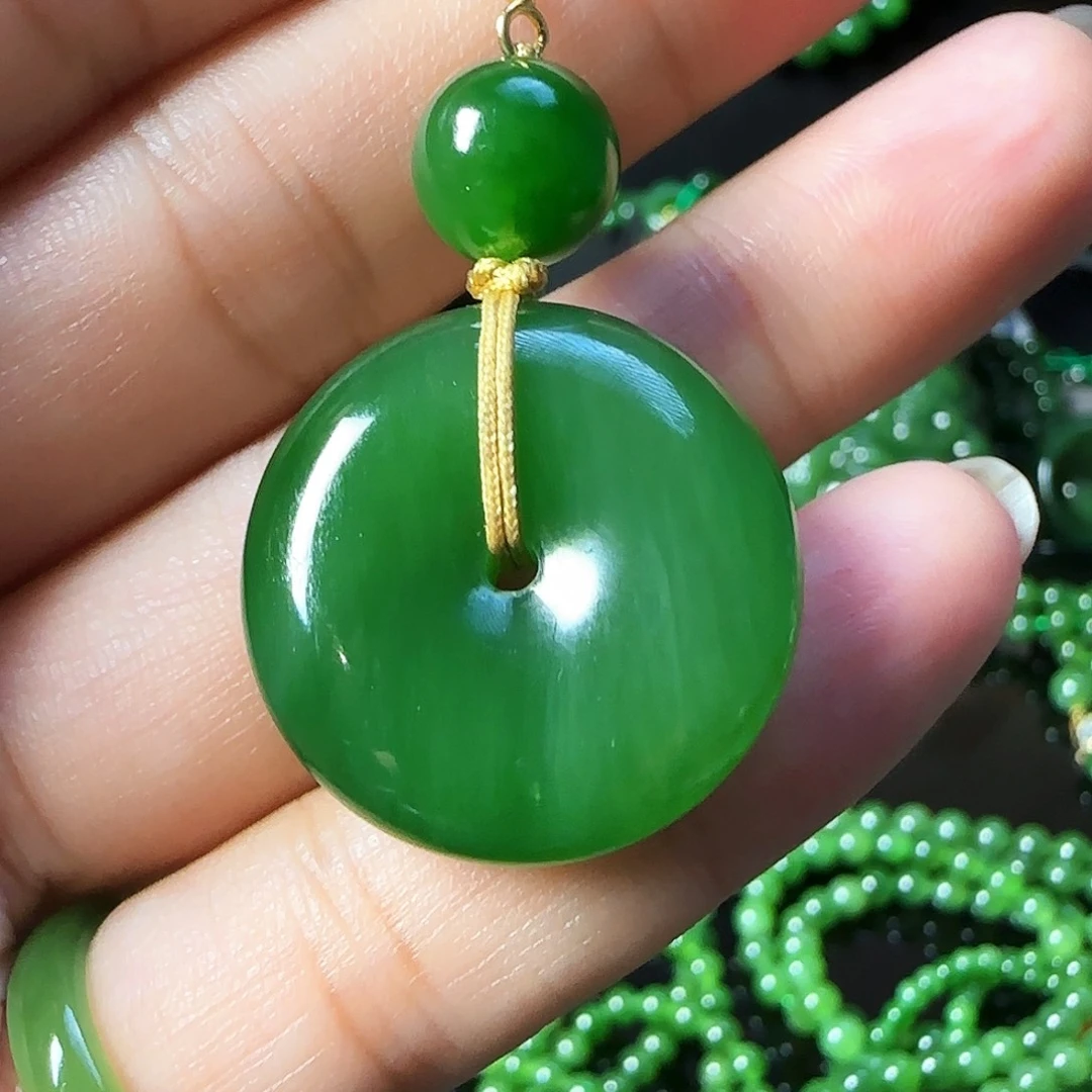 颈饰18K金镶嵌和田玉（碧玉）