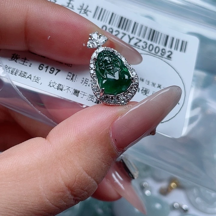 吊坠(不含链)未镶嵌翡翠