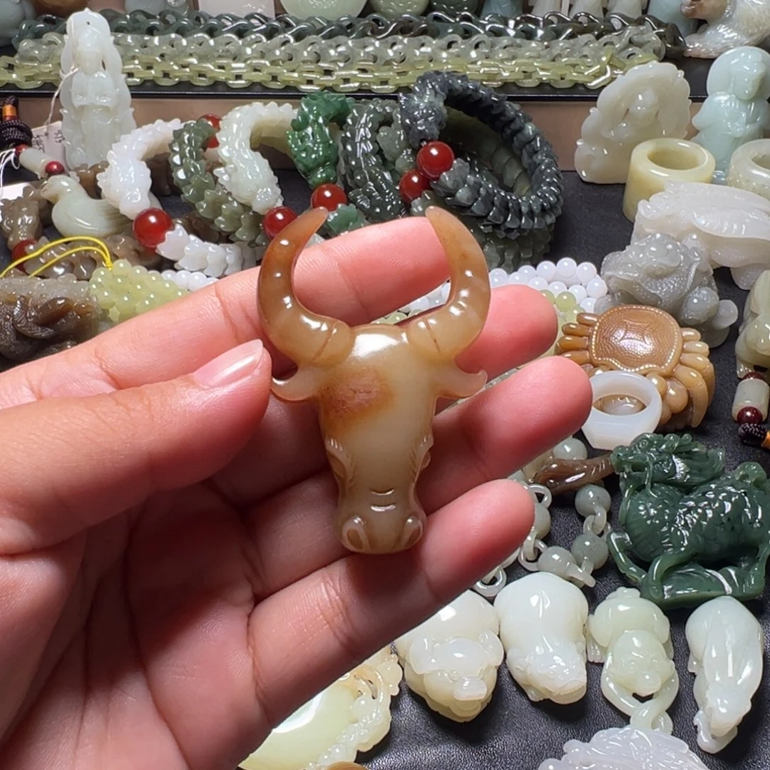 北***星和田玉未镶嵌颈饰