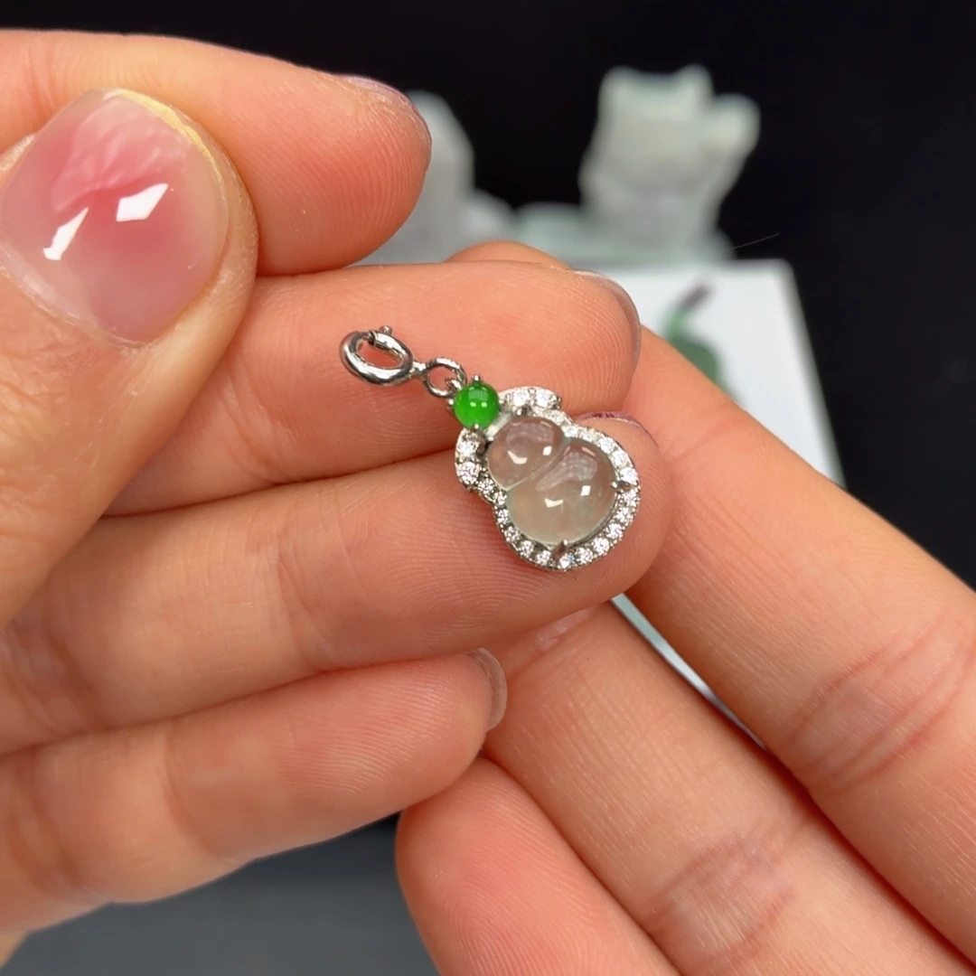 翡翠银S925镶嵌颈饰葫芦