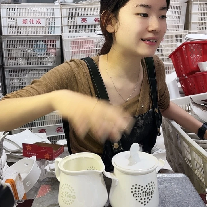盘微瑕产品………一个糖罐一个奶壶