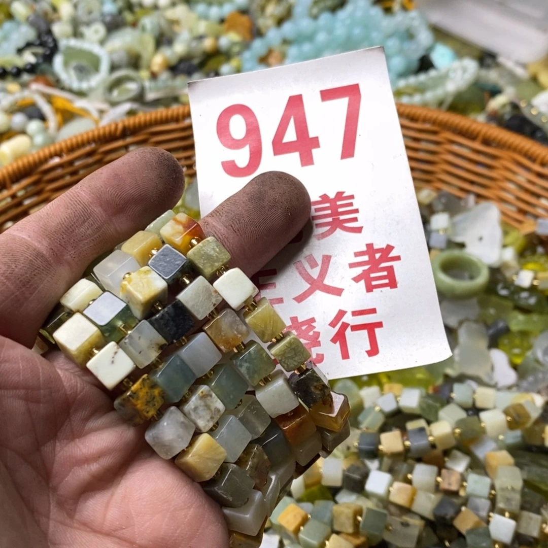 蛇纹石玉挂坠未镶嵌